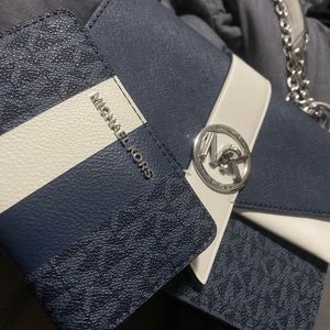 MK-Michael Kors Greenwich with matching wallet